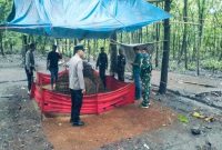Petugas TNI-Polri membongkar arena judi sabung ayam di Jombang, Senin (20/4/2026). (Foto Dok Ho/RadarBangsa.co.id)