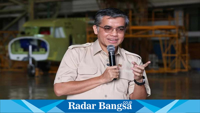 Menteri Ketenagakerjaan Yassierli meninjau peserta program Magang Nasional saat mengikuti pelatihan sertifikasi kompetensi, Senin (6/4/2026) (Foto Dok Ho/RadarBangsa.co.id)