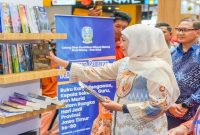 Gubernur Jawa Timur Khofifah Indar Parawansa saat kampanye literasi, Rabu (23/4/2026). (Foto Dok Ho/RadarBangsa.co.id)
