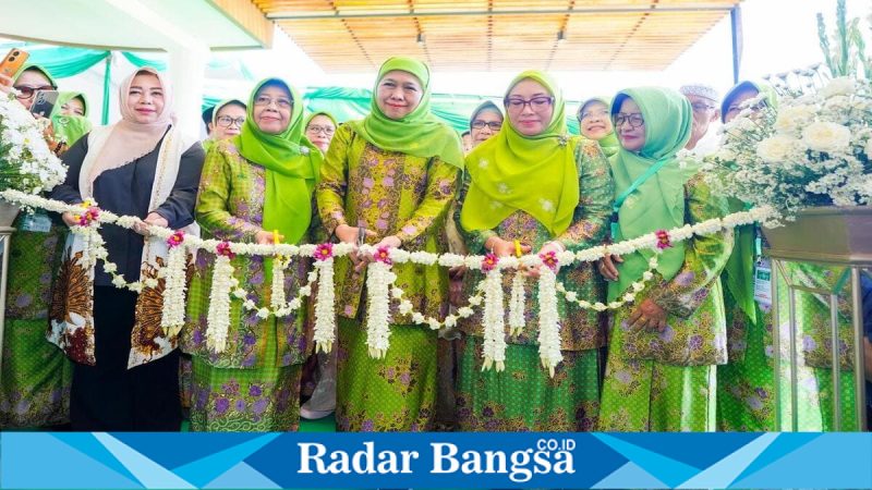 Gubernur Jatim Khofifah meresmikan Gedung Gus Dur RSU Muslimat Ponorogo, Sabtu (4/4/2026). (Foto Dok Ho/RadarBangsa.co.id)