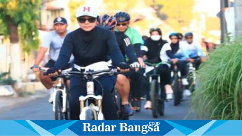 Wali Kota Probolinggo bersama ASN gowes kampanye hemat energi, Minggu (5/4/2026). (Foto Dok Ho/RadarBangsa.co.id)