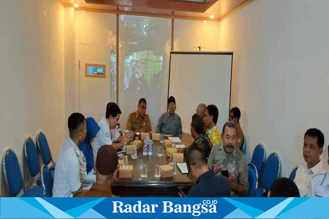 Rapat koordinasi persiapan May Day 2026 di Aula Disnaker Jember, Senin 13 April 2026. (Foto Dok Ho/RadarBangsa.co.id)