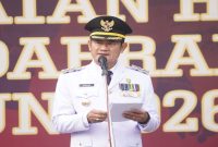 Bupati Lamongan Yuhronur Efendi memimpin upacara Hari Otonomi Daerah 2026, Senin (27/4). (Foto Dok Ho/RadarBangsa.co.id)
