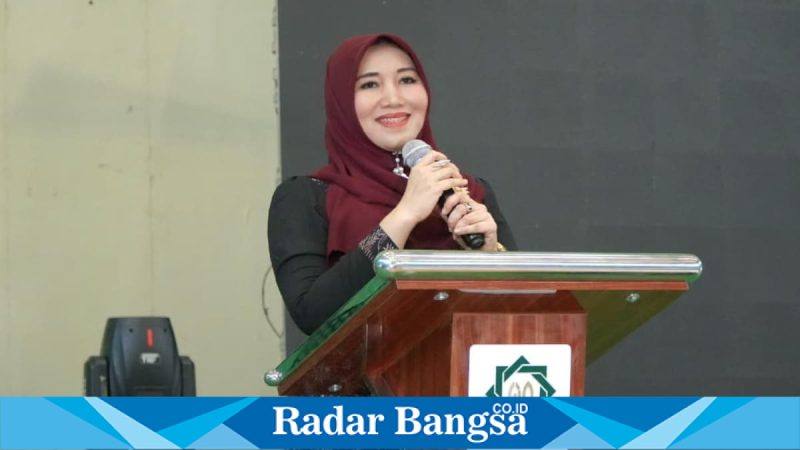 Lia Istifhama saat memberi sambutan dalam Reuni Akbar Mafash UINSA di Sport Centre UINSA Surabaya, Sabtu (11/4/2026). (Foto Dok Ho/RadarBangsa.co.id)