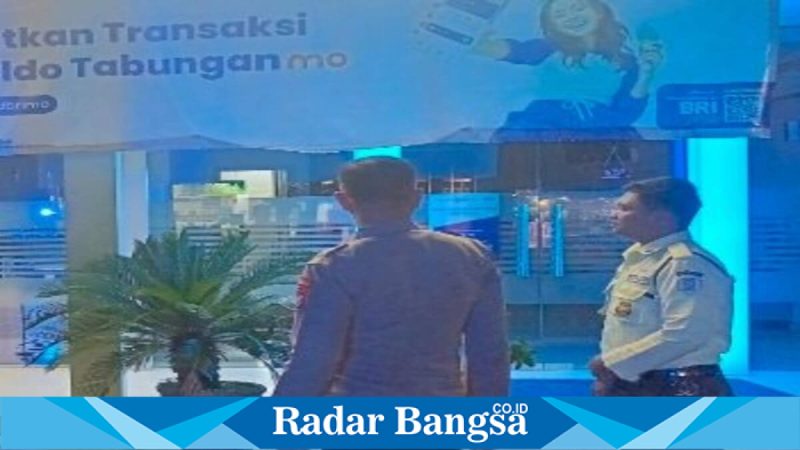 Petugas Polsek Tikung saat patroli malam, Sabtu 4 April 2026. (Foto Dok Ho/RadarBangsa.co.id)