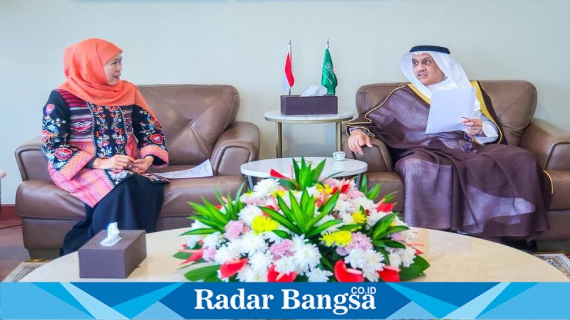 Gubernur Jatim saat audiensi dengan Dubes Arab Saudi, Senin (27/4/2026). (Foto Dok Ho/RadarBangsa.co.id)