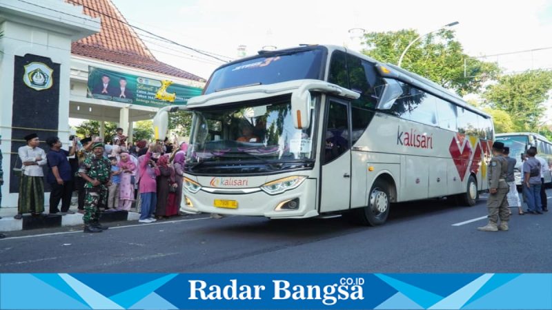 Pemberangkatan jamaah haji Lamongan di Pendopo Lokatantra, Rabu (29/4). (Foto Dok Ho/RadarBangsa.co.id)