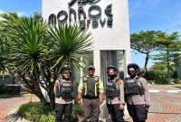 Personel Polwan Jenggala Presisi saat patroli kamtibmas di wilayah perumahan dan pertokoan Sidoarjo, Senin (20/4/2026). (Foto Dok Ho/RadarBangsa.co.id)