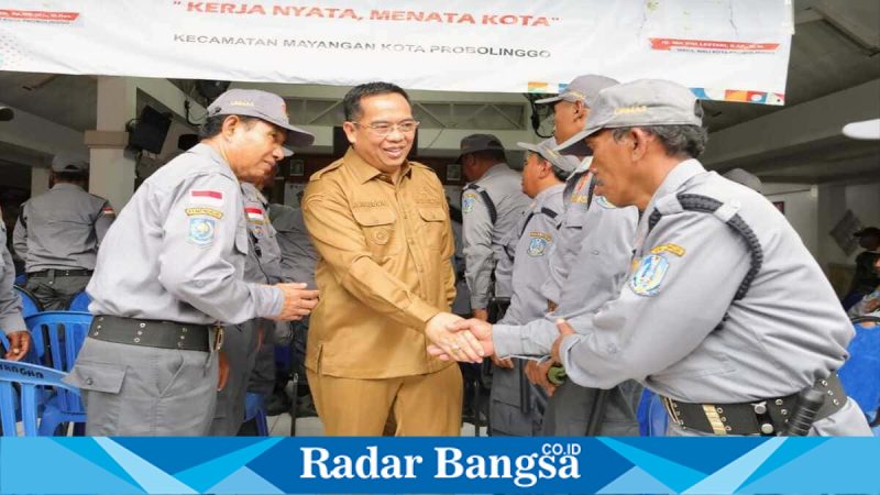 Wali Kota Probolinggo saat menghadiri pelatihan Linmas di Mayangan, Selasa (31/3) (Foto Dok Ho/RadarBangsa.co.id)