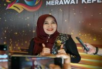 Lia Istifhama usai menerima penghargaan Tokoh Perempuan Jatim 2026, Rabu (22/4/2026). (Foto Dok Ho/RadarBangsa.co.id)
