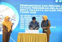 Peresmian bantuan revitalisasi sekolah dan smartboard di Sidoarjo, Selasa (14/4/2026). (Foto Dok Ho/RadarBangsa.co.id)