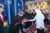 Gubernur Khofifah menerima Tim Reyog Kyai Lodra di Gedung Negara Grahadi, Surabaya, pekan lalu. (Foto Dok Ho/RadarBangsa.co.id)