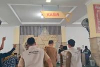 Wakil Bupati Bangkalan Moh Fauzan Ja'far memimpin sidak Satgas PAD ke sejumlah rumah makan dan warung di Bangkalan pada triwulan pertama 2026. (Foto Dok Ho/RadarBangsa.co.id)