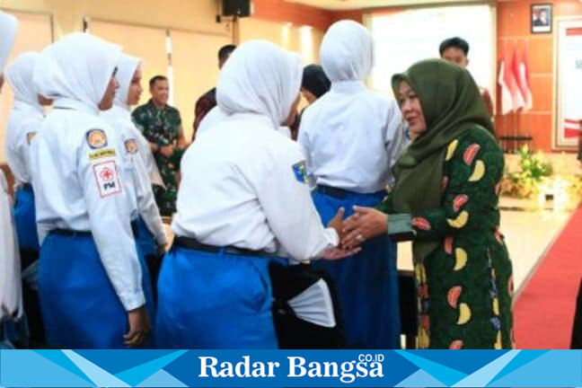 Wakil Wali Kota Probolinggo Ina Dwi Lestari menutup seleksi Calon Pasukan Pengibar Bendera Pusaka Tahun 2026 di Puri Manggala Bhakti, Kamis, 16 April 2026. (Foto Dok Ho/RadarBangsa.co.id)