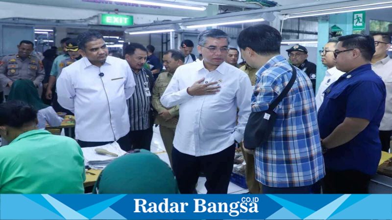 Menaker saat sidak perusahaan di Semarang terkait THR, Selasa (31/3/2026). (Foto Dok Ho/RadarBangsa.co.id)
