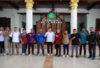 Bupati Sidoarjo Subandi saat dialog dengan serikat buruh di Pendopo Delta Wibawa, Jumat (24/4/2026). (Foto Dok Ho/RadarBangsa.co.id)