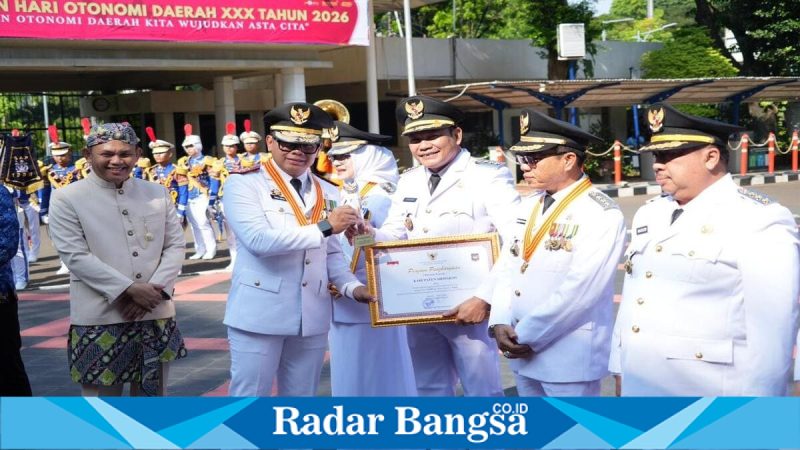 Bupati Sidoarjo Subandi menerima penghargaan kinerja terbaik nasional di Kemendagri, Senin (27/4/2026). (Foto Dok Ho/RadarBangsa.co.id)