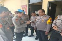 Sipropam Polres Lamongan saat melakukan pemeriksaan disiplin personel di jajaran Polsek, Selasa (21/4/2026). (Foto Dok Ho/RadarBangsa.co.id)