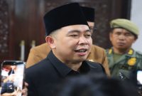 Bupati Jember Gus Fawait saat memaparkan penguatan UHC, Rabu (1/4/2026). (Foto Dok Ho/RadarBangsa.co.id)