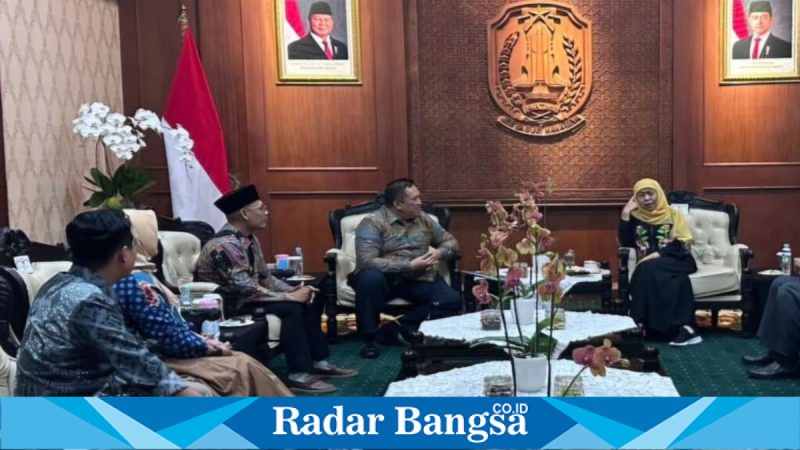 Rektor Unisla bertemu Gubernur Jatim bahas Eco-Health University di Surabaya Rabu, 1 April 2026 (Foto Dok Ho/RadarBangsa.co.id)