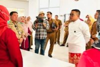 Bupati Pelalawan H. Zukri Misran saat sidak ke RSUD Selasih, Selasa 14 April 2026. (Foto Dok Ho/RadarBangsa.co.id)