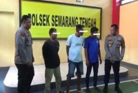 Petugas kepolisian saat mengamankan pelaku pemalakan di Kota Lama Semarang, Minggu (12/4/2026). (Foto Dok Ho/RadarBangsa.co.id)