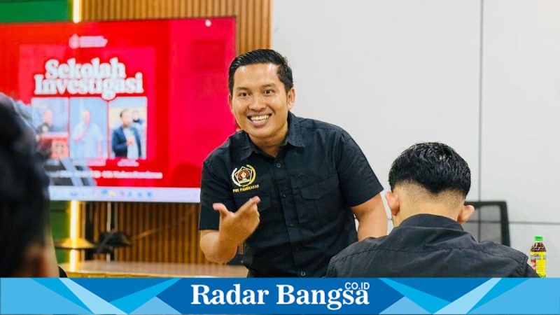 Ketua PWI Pamekasan Hairul Anam mengingatkan ASN tetap responsif terhadap pelayanan publik dan konfirmasi media saat kebijakan WFH mulai berlaku, Jumat (2/4/2026). (Foto Dok Ho/RadarBangsa.co.id)