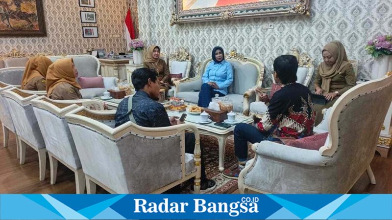 Wakil Bupati Sidoarjo Mimik Idayana saat menerima audiensi pelaku industri kreatif, Selasa (21/4/2026). (Foto Dok Ho/RadarBangsa.co.id)