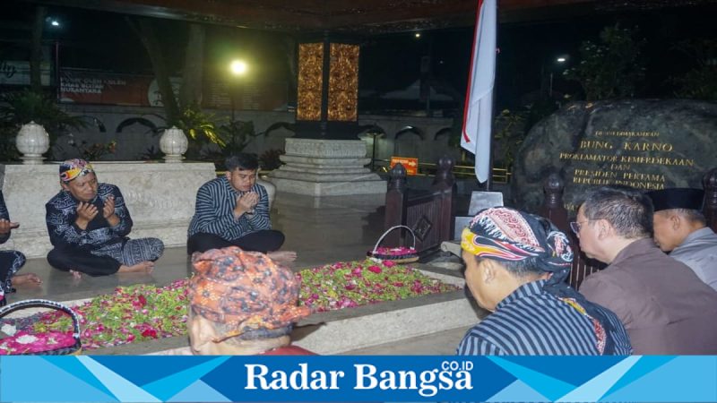 Wali Kota Blitar pimpin ziarah makam tokoh jelang Hari Jadi ke-120 Kota Blitar. Selasa, 31 Maret 2026 (Foto Dok Ho/RadarBangsa.co.id)