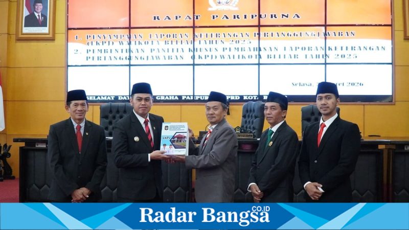 Wali Kota Blitar menyerahkan LKPJ 2025 kepada DPRD sebagai bentuk akuntabilitas pemerintahan, Selasa, 31 Maret 2026 (Foto Dok Ho/RadarBangsa.co.id)