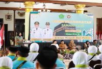 Wabup Sidoarjo Mimik Idayana melepas jemaah haji di Sidoarjo, Selasa (5/5/2026). (Foto Dok Ho/RadarBangsa.co.id)