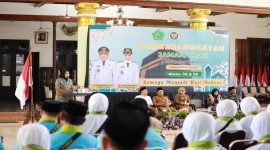 Wabup Sidoarjo Mimik Idayana melepas jemaah haji di Sidoarjo, Selasa (5/5/2026). (Foto Dok Ho/RadarBangsa.co.id)