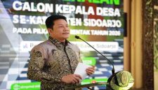 Bupati Sidoarjo Subandi memberikan pembekalan kepada 230 calon kepala desa di Pendopo Delta Wibawa, Kamis (7/5/2026). (Foto Dok Ho/RadarBangsa.co.id)