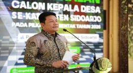 Bupati Sidoarjo Subandi memberikan pembekalan kepada 230 calon kepala desa di Pendopo Delta Wibawa, Kamis (7/5/2026). (Foto Dok Ho/RadarBangsa.co.id)