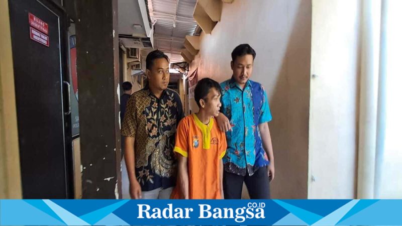 Petugas Unit PPA Satreskrim Polres Lamongan menangkap pelaku persetubuhan dan pencabulan anak di Kecamatan Sugio, Jumat (8/5/2026). (Foto Dok Ho/RadarBangsa.co.id)