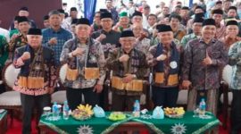 Wabup Bangkalan Fauzan Ja’far bersama Mendikdasmen Abdul Mu’ti di Burneh, Jumat (1/5/2026). (Foto Dok Ho/RadarBangsa.co.id)