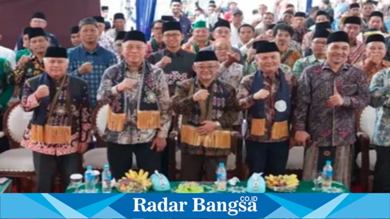 Wabup Bangkalan Fauzan Ja’far bersama Mendikdasmen Abdul Mu’ti di Burneh, Jumat (1/5/2026). (Foto Dok Ho/RadarBangsa.co.id)