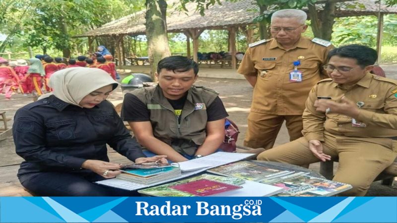 Wabup Sidoarjo Mimik Idayana saat mengunjungi Kampung Lali Gadget di Dusun Benet, Desa Pagerngumbuk, Wonoayu, Senin (4/5/2026). (Foto Dok Ho/RadarBangsa.co.id)
