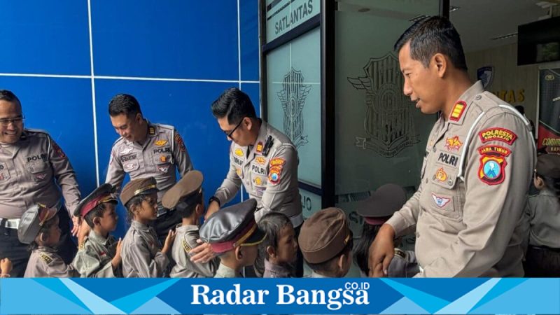 Siswa TK DWP Sedati Agung mengikuti program Polisi Sahabat Anak di Polresta Sidoarjo, Rabu (6/5/2026). (Foto Dok Ho/RadarBangsa.co.id)