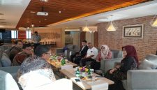 Anggota DPD RI Lia Istifhama saat kunjungan kerja ke Bank Mandiri Regional VIII Jawa Timur di Surabaya, Senin (5/5/2026). (Foto Dok Ho/RadarBangsa.co.id)