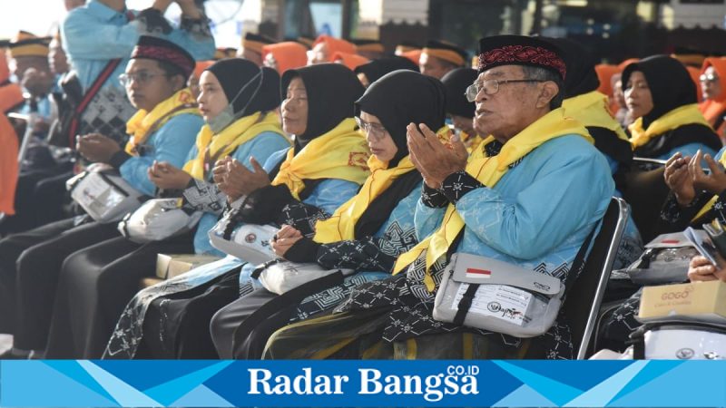 Bupati Sidoarjo Subandi melepas jamaah haji Kloter 57, 58, dan 59 di Pendopo Delta Wibawa, Rabu (6/5/2026). (Foto Dok Ho/RadarBangsa.co.id)