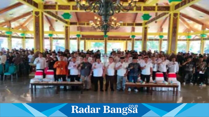 Sekretaris Daerah Bangkalan Ismet Efendi saat pembinaan aparatur desa, Rabu (13/5/2026). (Foto Dok Ho/RadarBangsa.co.id)