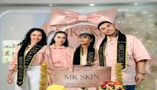 April DA7 diumumkan sebagai brand ambassador MK Skin dalam siaran langsung, Senin (4/5/2026). (Foto Dok Ho/RadarBangsa.co.id)
