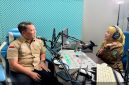 Kepala BNN Kabupaten Pasuruan Masduki saat dialog interaktif anti narkoba di LPPL Radio Suara Pasuruan, Senin (4/5/2026). (Foto Dok Ho/RadarBangsa.co.id)
