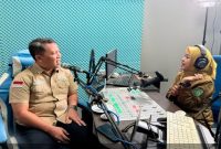 Kepala BNN Kabupaten Pasuruan Masduki saat dialog interaktif anti narkoba di LPPL Radio Suara Pasuruan, Senin (4/5/2026). (Foto Dok Ho/RadarBangsa.co.id)
