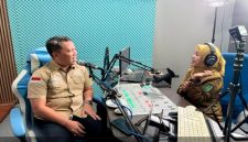 Kepala BNN Kabupaten Pasuruan Masduki saat dialog interaktif anti narkoba di LPPL Radio Suara Pasuruan, Senin (4/5/2026). (Foto Dok Ho/RadarBangsa.co.id)