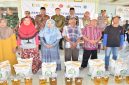 Penyaluran bantuan pangan kepada warga di Lamongan (Foto Dok Ho/RadarBangsa.co.id)