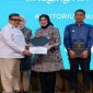 Bupati Banyuwangi Ipuk Fiestiandani menerima penghargaan ekosistem halal di UB Malang, Selasa, 5 Mei 2026. (Foto Dok Ho/RadarBangsa.co.id)