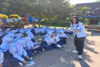 Tim PSC 119 MEMS Kota Mataram saat memberikan edukasi BESTIE STROKE kepada pelajar, Senin, 25 Mei 2026. (Foto Dok Ho/RadarBangsa.co.id)