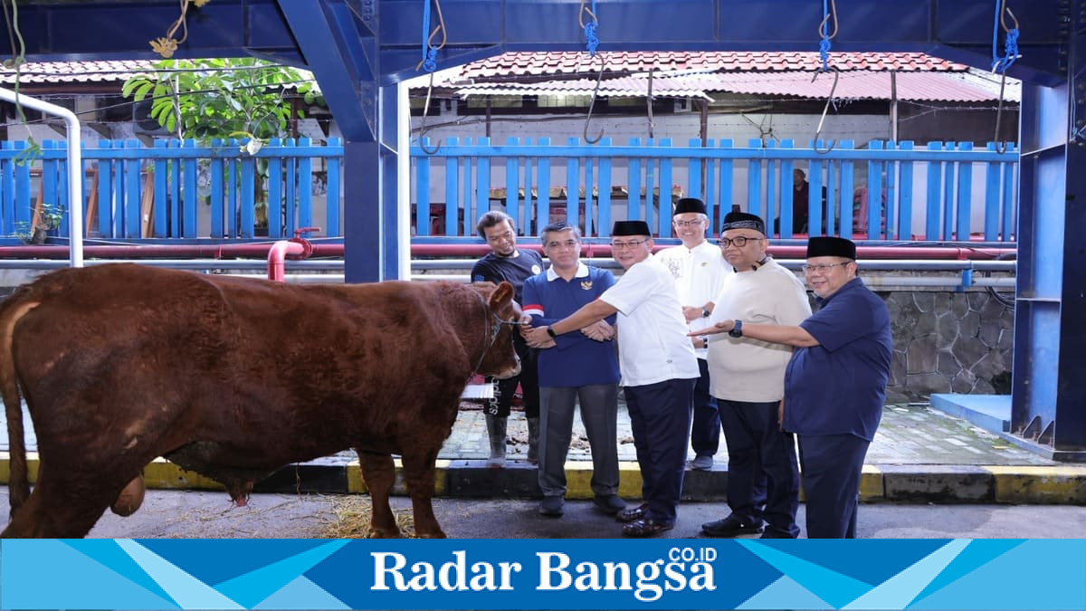 Menteri Ketenagakerjaan Yassierli saat pelaksanaan kurban Iduladha 1447 Hijriah di Kantor Kemnaker, Jakarta, Kamis, 28 Mei 2026. (Foto Dok Ho/RadarBangsa.co.id)